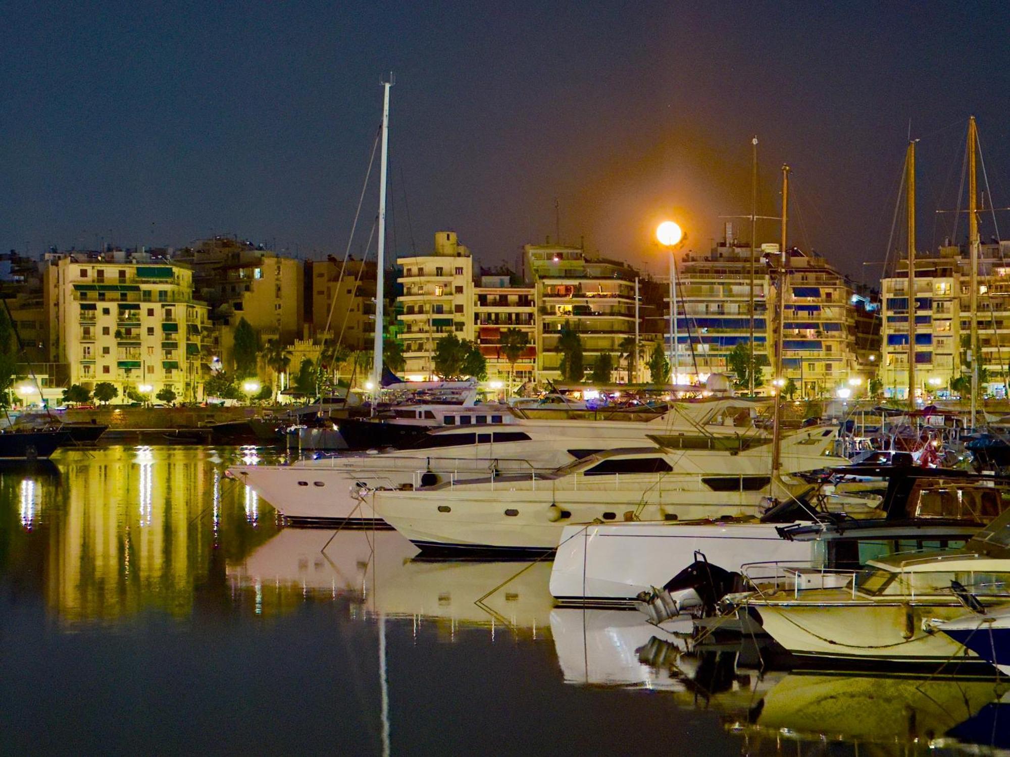 Apartment Center Piraeus Location Kastella Passalimani Port Eksteriør bilde